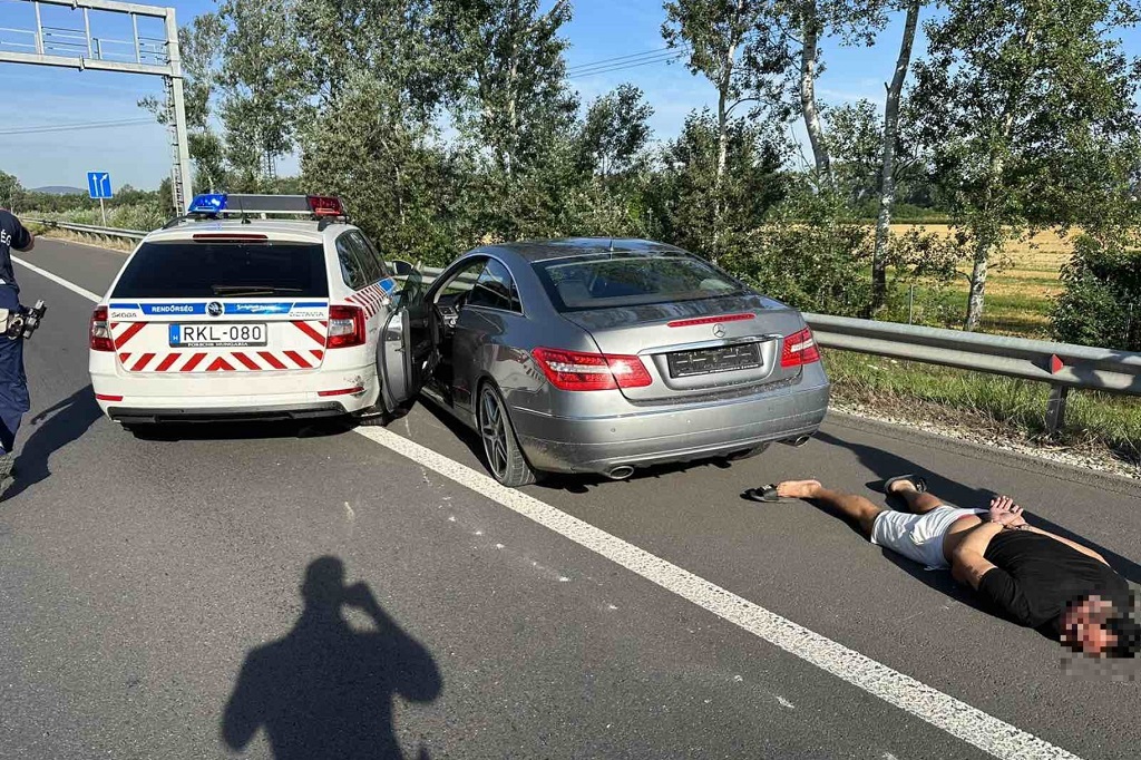 Még a végén a rendőröket veszik elő! Parancsnoki vizsgálat indult az M2-esen történt intézkedés miatt